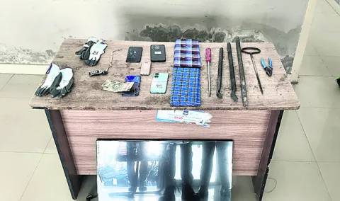 బాసరలో మకాం.. నిజామాబాద్‌లో చోరీలు
