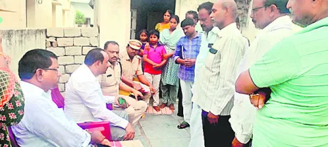 రైతు కుటుంబానికి పరామర్శ 