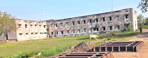 మరమ్మతులు చేయరు.. వినియోగించరు