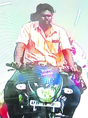 లిఫ్ట్‌ ఇచ్చి.. ఆభరణాలు చోరీ 