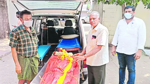 కౌలు రైతు కుటుంబాన్ని ఆదుకోవాలి 