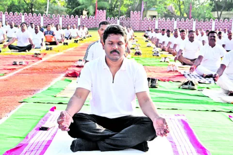 భవిష్యత్తు తరాలకు దిక్సూచిలా ’యోగా’ 