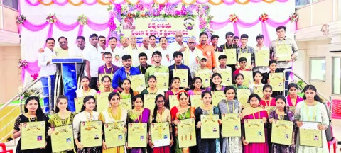 ఉన్నత శిఖరాలను అధిరోహించాలి