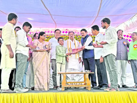 ఆదర్శం ఫరీదుపేట పూర్వ విద్యార్థులు