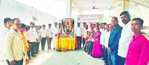 పొదుపుతోనే ఆర్థిక స్వావలంబన 