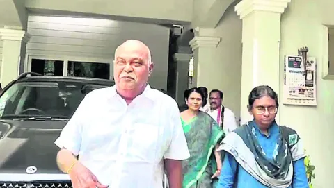 పీఎస్సార్‌ను కలిసిన మీనాక్షి నటరాజన్‌