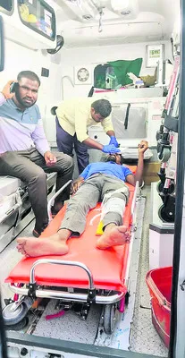 బైక్‌ను ఢీకొన్న కారు..   ఒకరికి గాయాలు