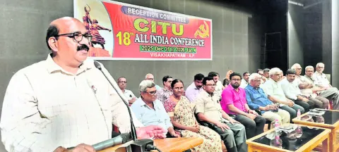 కార్పొరేట్లకు కేంద్రం వత్తాసు 