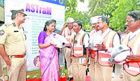 విశాఖలో ట్రాఫిక్‌ కష్టాలకు ‘అస్త్రం’ 