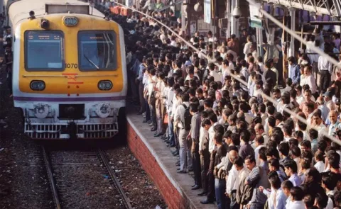 5 Feared Dead After Many Passengers Fall Off Overcrowded Local Train In Mumbai3