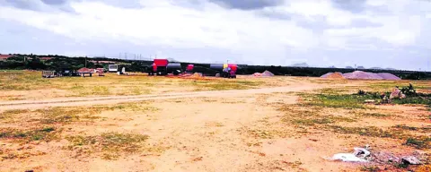 అధికార అండ.. పంచాయతీలపై బండ! 