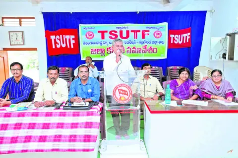 ప్రభుత్వ విద్యారంగాన్ని బలోపేతం చేద్దాం