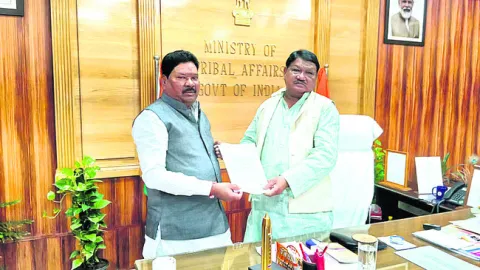 ఆదివాసీలను అడవుల నుంచి దూరం చేయొద్దు