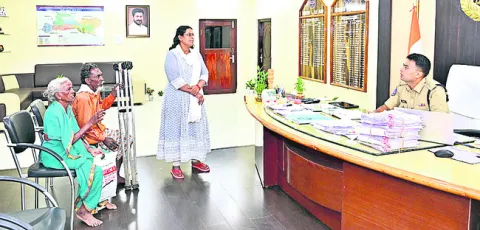 బాధితుల సమస్యలు పరిష్కరించాలి