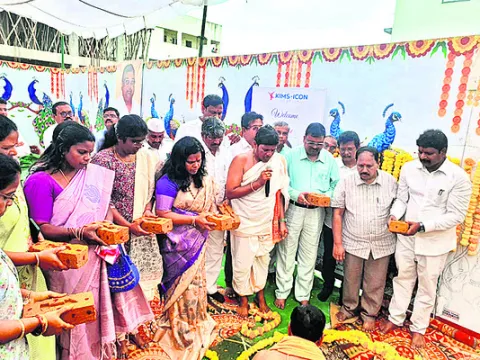 జిల్లా రెవెన్యూ సర్వీసెస్‌ భవనానికి భూమి పూజ 