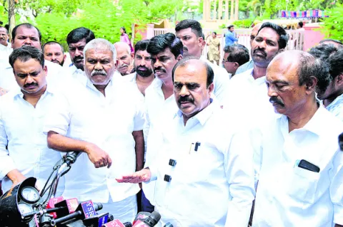 తాడిపత్రిలో ప్రజాస్వామ్యం ఖూనీ 