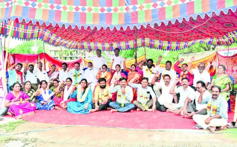ఉద్యమకారులను ఆదుకోవాలి..