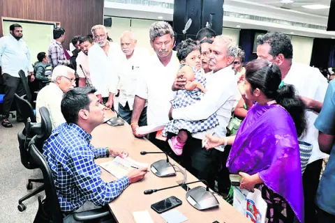 దరఖాస్తులు పెండింగ్‌ ఉండొద్దు