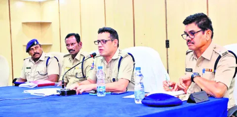 రోడ్డు ప్రమాదాలను అరికట్టేలా కార్యాచరణ