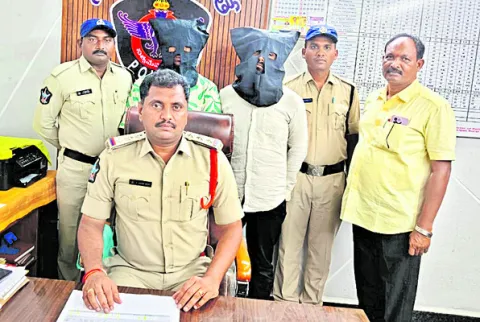 అక్రమ డ్రగ్స్‌ రవాణ నిందితులు అరెస్ట్‌ 