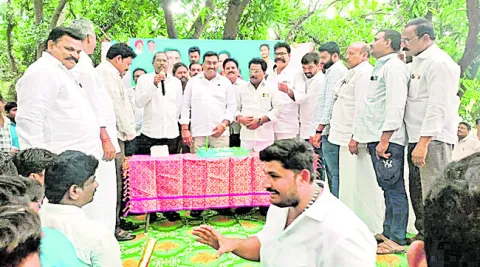వైఎస్సార్‌ సీపీ శ్రేణులతో ఆత్మీయ కలయిక 