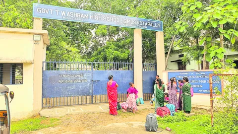 ఆలస్యంగా వచ్చారని..
