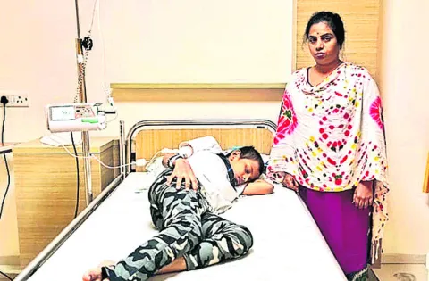 నిరుపేద బాలుడి వైద్యానికి రూ.1.13లక్షల సాయం