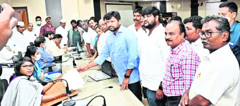 ఆయిల్‌పామ్‌ ఫ్యాక్టరీ ప్రైవేటీకరణ విరమించుకోవాలి 