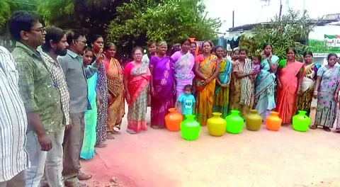 ● తీరని క‘న్నీటి’ వ్యథ 