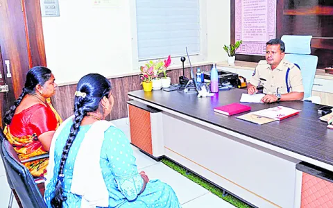  ఉద్యోగాల పేరిట లక్షలాది రూపాయలు కాజేశారు 