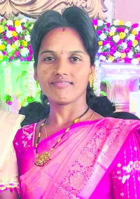 వివాహిత మృతదేహంతో ఆందోళన