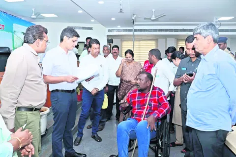 ఫిర్యాదులను వెంటనే పరిష్కరించాలి