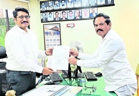 రైల్వే అండర్‌ బ్రిడ్జి నిర్మించాలి