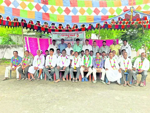 ప్రభుత్వం హామీలను అమలు చేయాలి