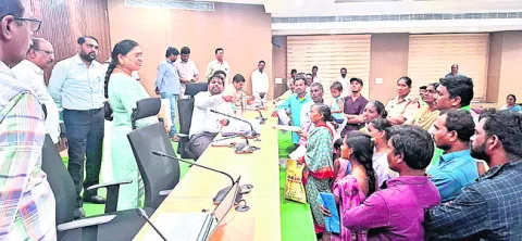 పట్టు పురుగుల పెంపకానికి అనుమతివ్వాలి..