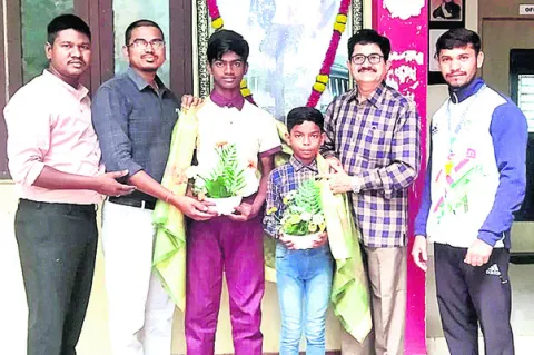 రాష్ట్రస్థాయి అథ్లెటిక్స్‌ పోటీలకు గురుకుల విద్యార్థులు