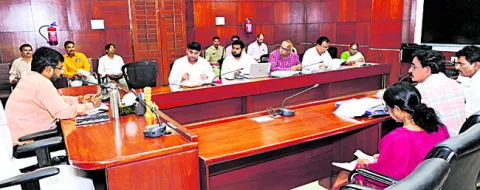 సీఎస్‌ఆర్‌ నిధుల మంజూరుకు అంచనాలు తయారుచేయండి 