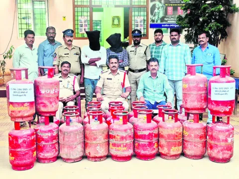 సిలిండర్ల చోరీ కేసులో దొంగల అరెస్ట్‌