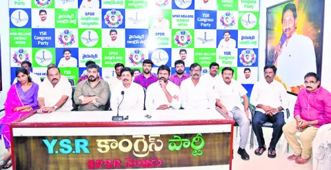 జగనన్న పర్యటనను ఆపలేరు 