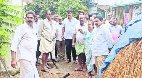 కార్యకర్తలకు అండగా ఉంటాం 