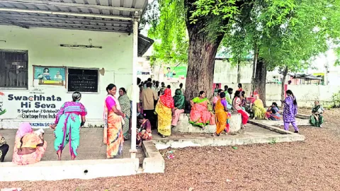 పండుటాకుల పడిగాపులు