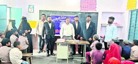 రెండే గదుల్లో నాలుగు తరగ తులా..?
