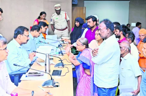 ప్రజావాణి అర్జీలను పరిష్కరించాలి