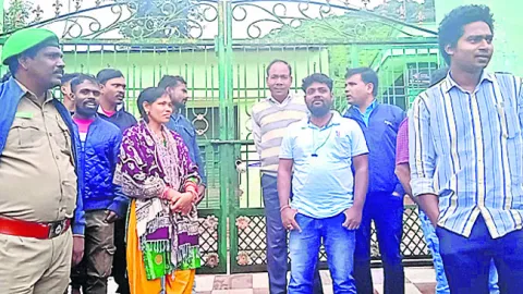 పంచాయతీ కార్యాలయానికి తాళాలు 