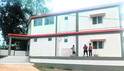ప్రారంభానికి సిద్ధంగా కలెక్టర్‌ క్యాంప్‌ కార్యాలయం 