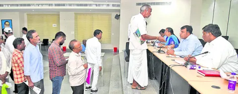 అర్జీలు స్వీకరించి.. పరిష్కారానికి ఆదేశించి