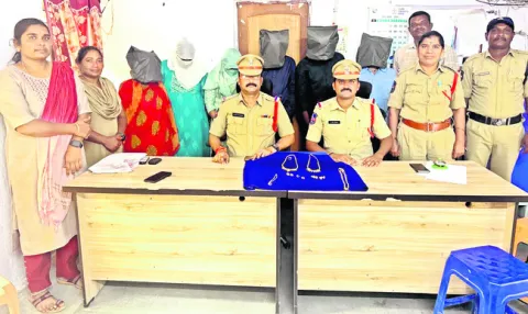సీసీ కెమెరాలుంటే పోలీసులున్నట్టే
