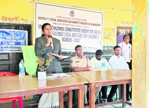 చట్టాలపై అవగాహన కలిగి ఉండాలి