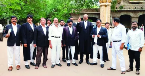 న్యాయవాదుల విధుల బహిష్కరణ 