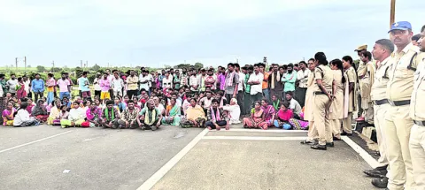డ్రైవర్‌ కుటుంబానికి న్యాయం చేయాలని ఆందోళన